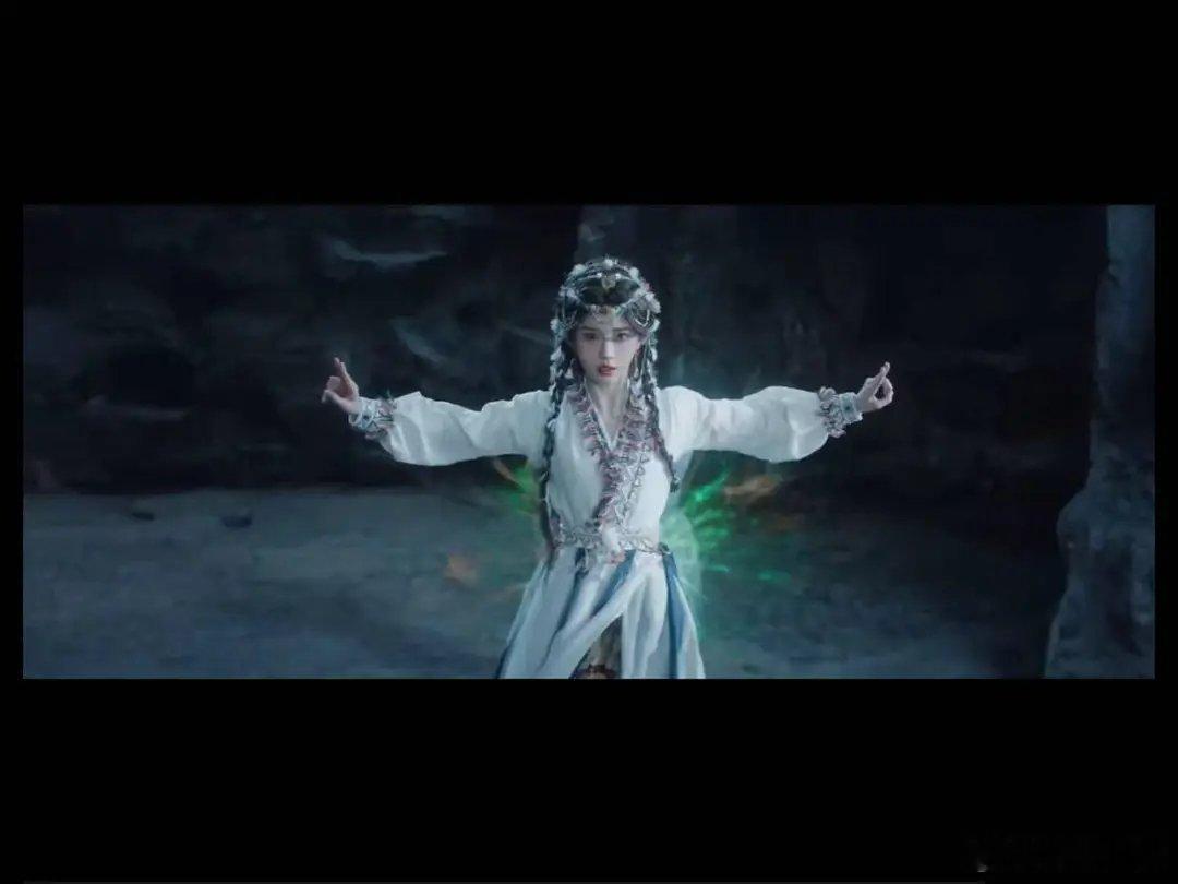 鞠婧祎胳膊这么短吗