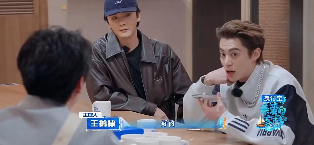 王鹤棣一秒认出白鹿王鹤棣和白鹿打电话秒听出白鹿的声音，还是你俩太熟了，五年好友可