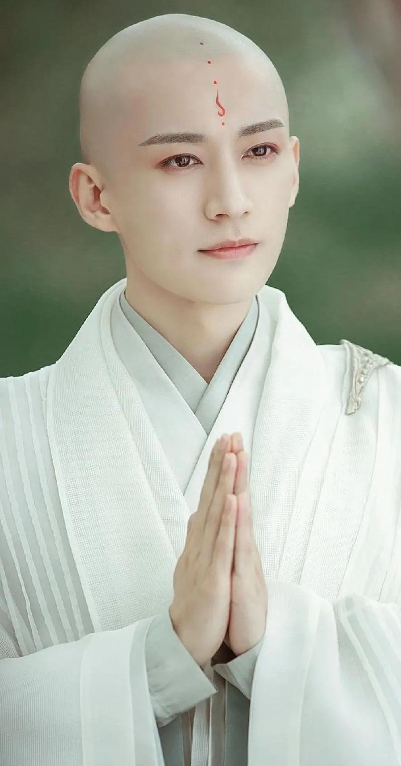 看完少歌三部曲，觉得无心最让人有感触，他集齐了所有黑化的条件却成为了一个顶好的人