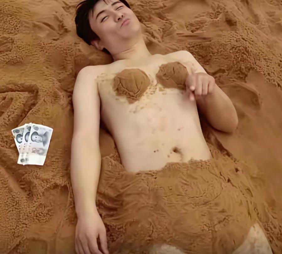 明星走搞笑路线的真不多啊，沈腾以前超级帅的，但是他不在乎形象。