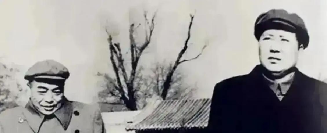 1951年，当毛主席正在休息之际，彭德怀绕过警卫，突然闯入房间，直截了当地对主席说：“如果我们不解决