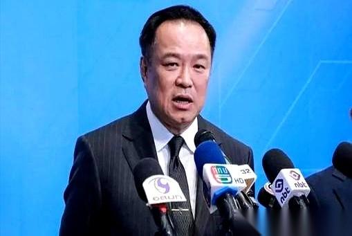 据近期媒体报道，泰国总理兼内政部长阿努廷，当着全国地方官的面，飙出一句连一点退路