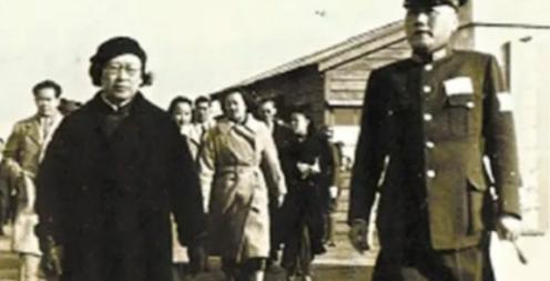1938年，国民党少将叶蓬求见陈诚，陈诚看了名片后，随手扔到纸篓，对副官说：“