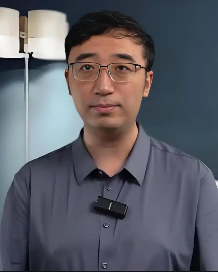 一个清华的研究生，找工作接二连三地碰壁，后来他一气之下，跑去应聘月薪4000元的