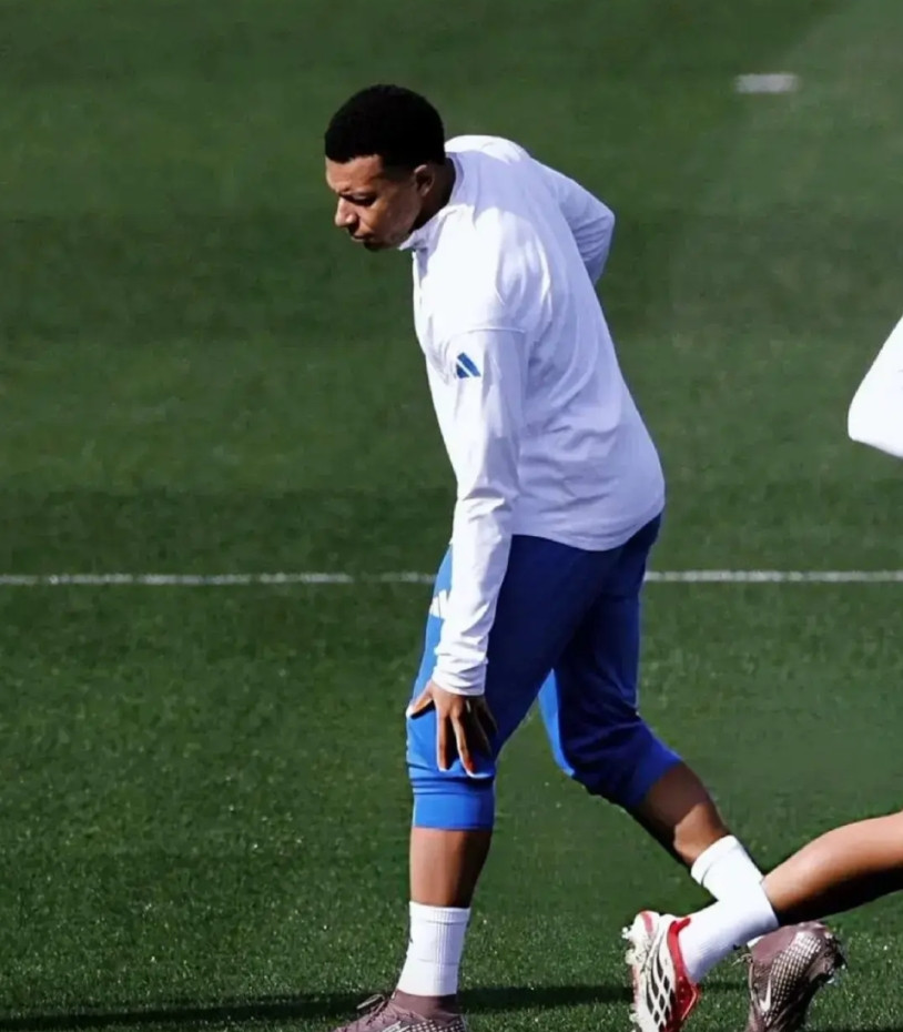 高层震怒！皇马医疗团队成了全世界的笑料：姆巴佩左膝韧带受伤，医疗团队竟然给右膝做