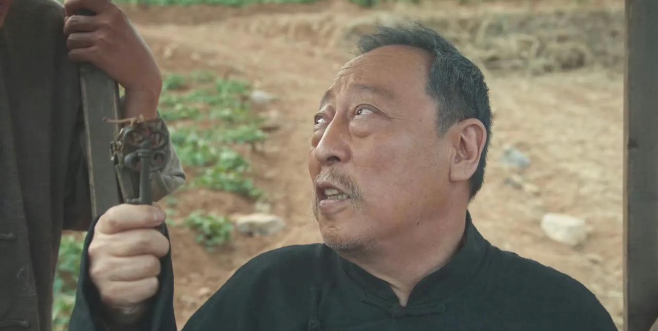 为什么说《生万物》没有洗白地主老财。宁学祥只是一个小地主，他自己都下地干活和狗