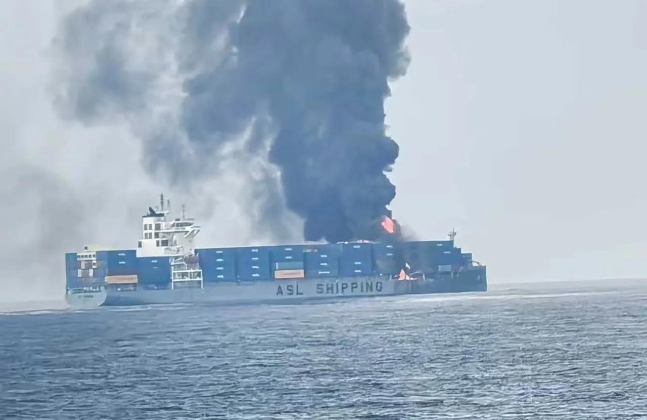 路透社援引伦敦证券交易所的信息，这艘轮船于5月26日从中国烟台港出发，前