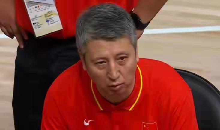 还有谁能把胡金秋用成今天下午这样的吗？我是不伤心中国男篮争铜得铁，又是70：7