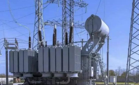 制裁中国变压器？美国AI巨头懵了：离开中国，我们连电都通不上！美国一边高喊“