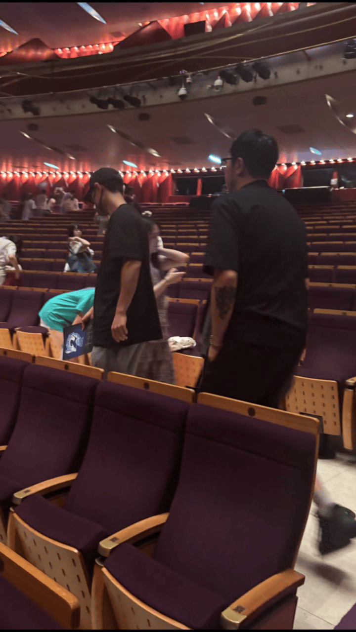被这个repo笑到了：“当时看这个人手长腿长还戴着口罩就感觉是个人物”​​​（