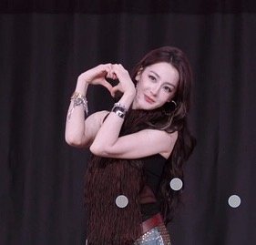 你懂啥，明明就很美啊迪丽热巴见面会哽咽了​​​
