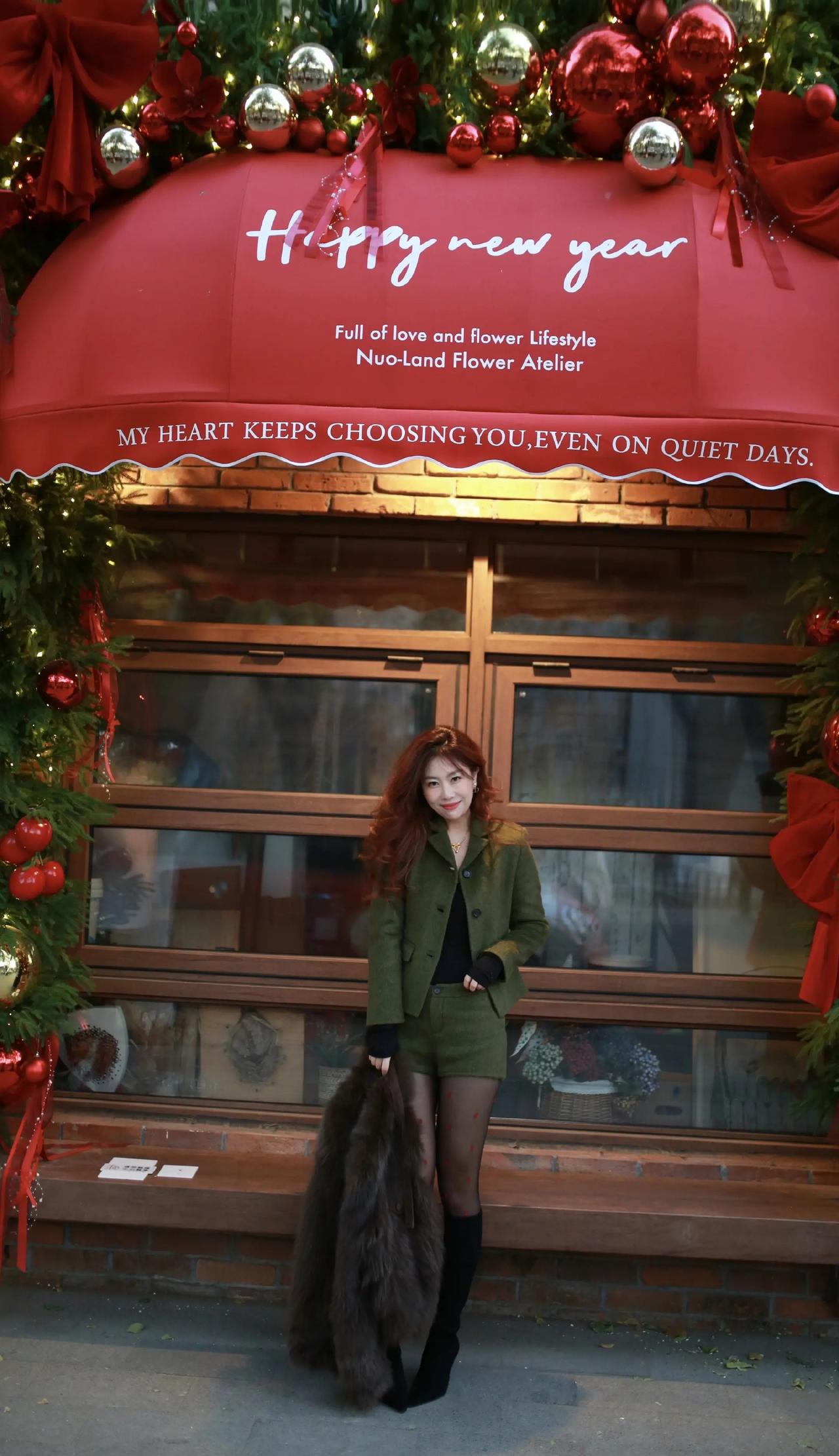 又是一年圣诞节，祝各位友友圣诞节快乐，健康常在，爱情长久，友情长存？