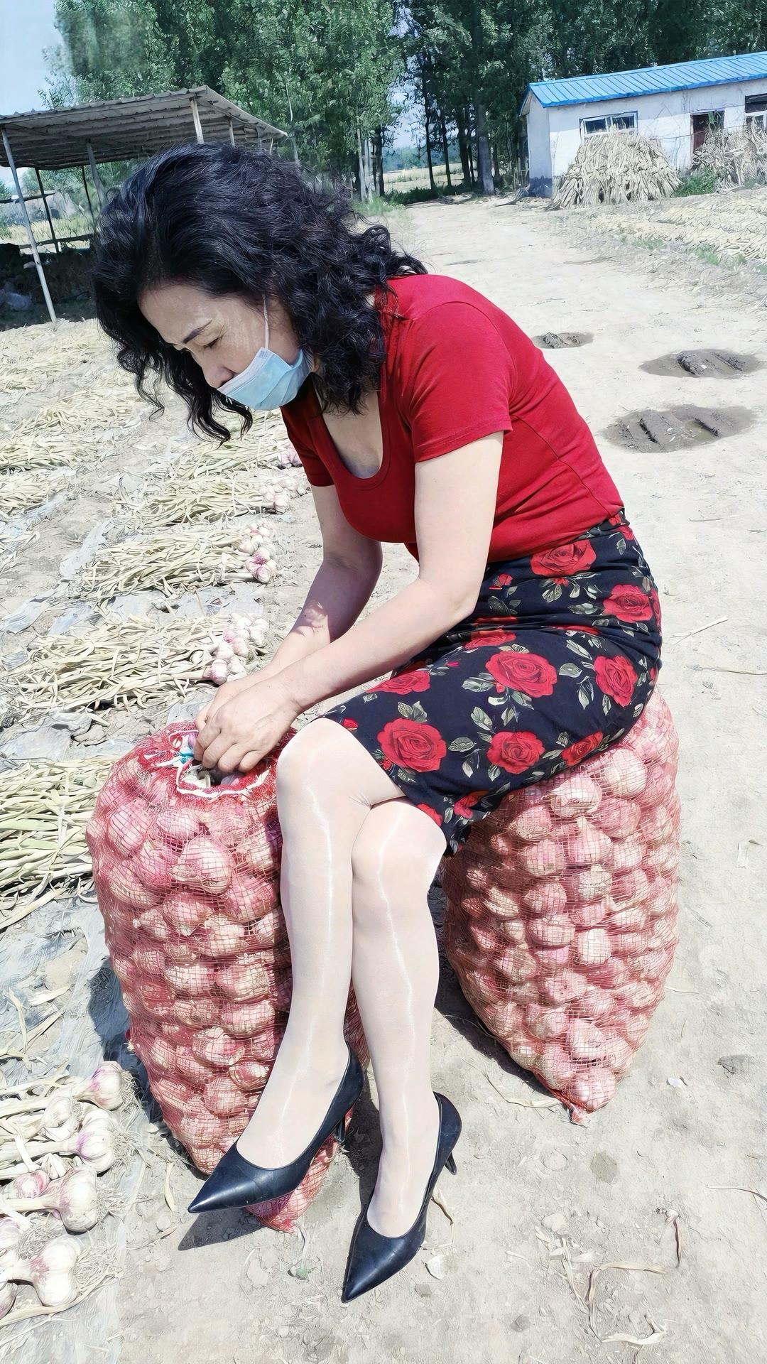 女人如何穿高跟鞋显得很洋气