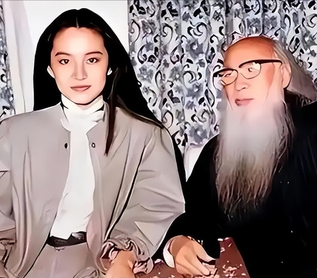 1983年29岁的林青霞去拜访张大千大师，张大千被眼前的美丽女孩惊住了，感叹世间