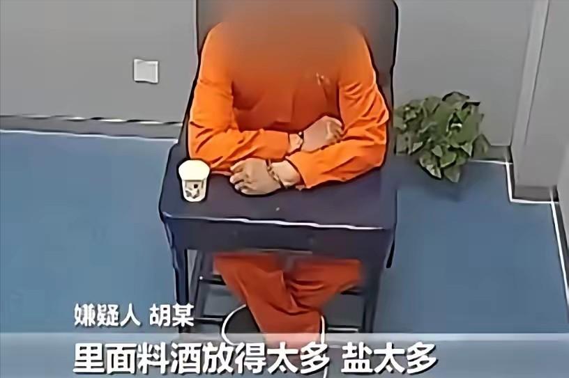 2019年12月，四川的一个一小偷偷了别人晒的腊肠后，发现太难吃，便给腊肠主人留