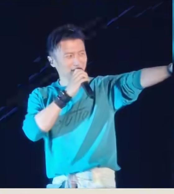 谢霆锋一句生日快乐才真正诠释了什么样的状态才有爱情，不是财米油盐，而是完全没有