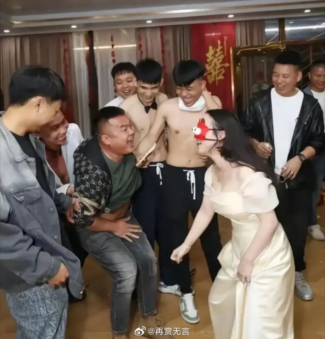 难怪朋友不让自己女朋友去当伴娘，这下明白了。