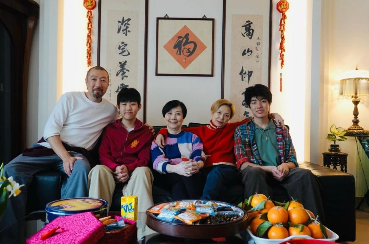 陈慧琳俩儿子正面照，大儿子「虾饺仔」刘昇和小儿子「小笼包」刘琛。