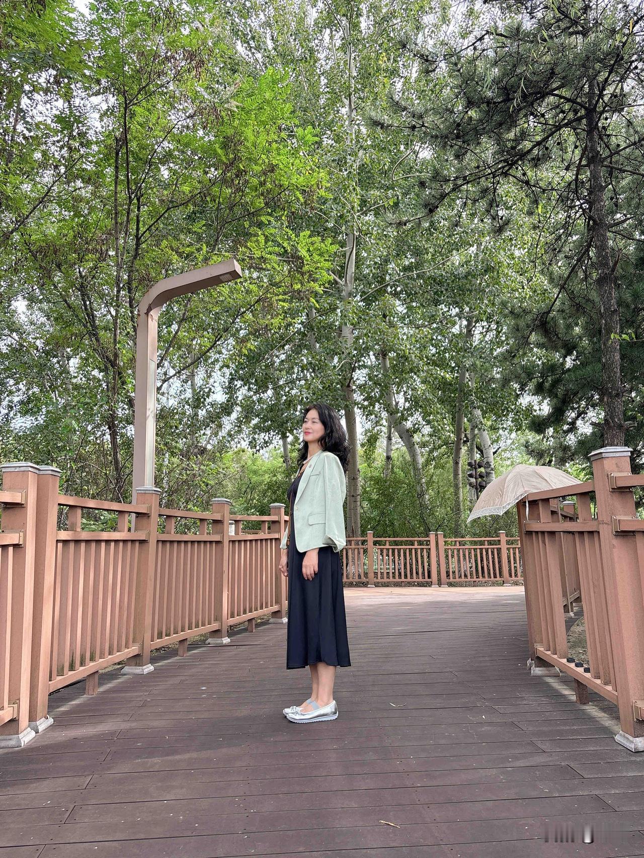 这有什么后悔的，我就不爱我老公，但是他爱我，这就够了，我找对象那会糊里糊涂的，也