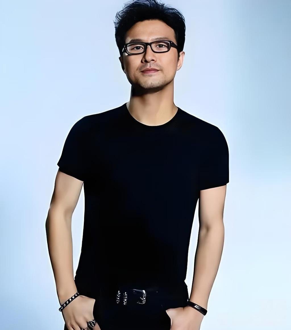 这下尴尬了这事儿不光现场观众门儿清，连章子怡都晓得了！汪峰开唱时，不光唱