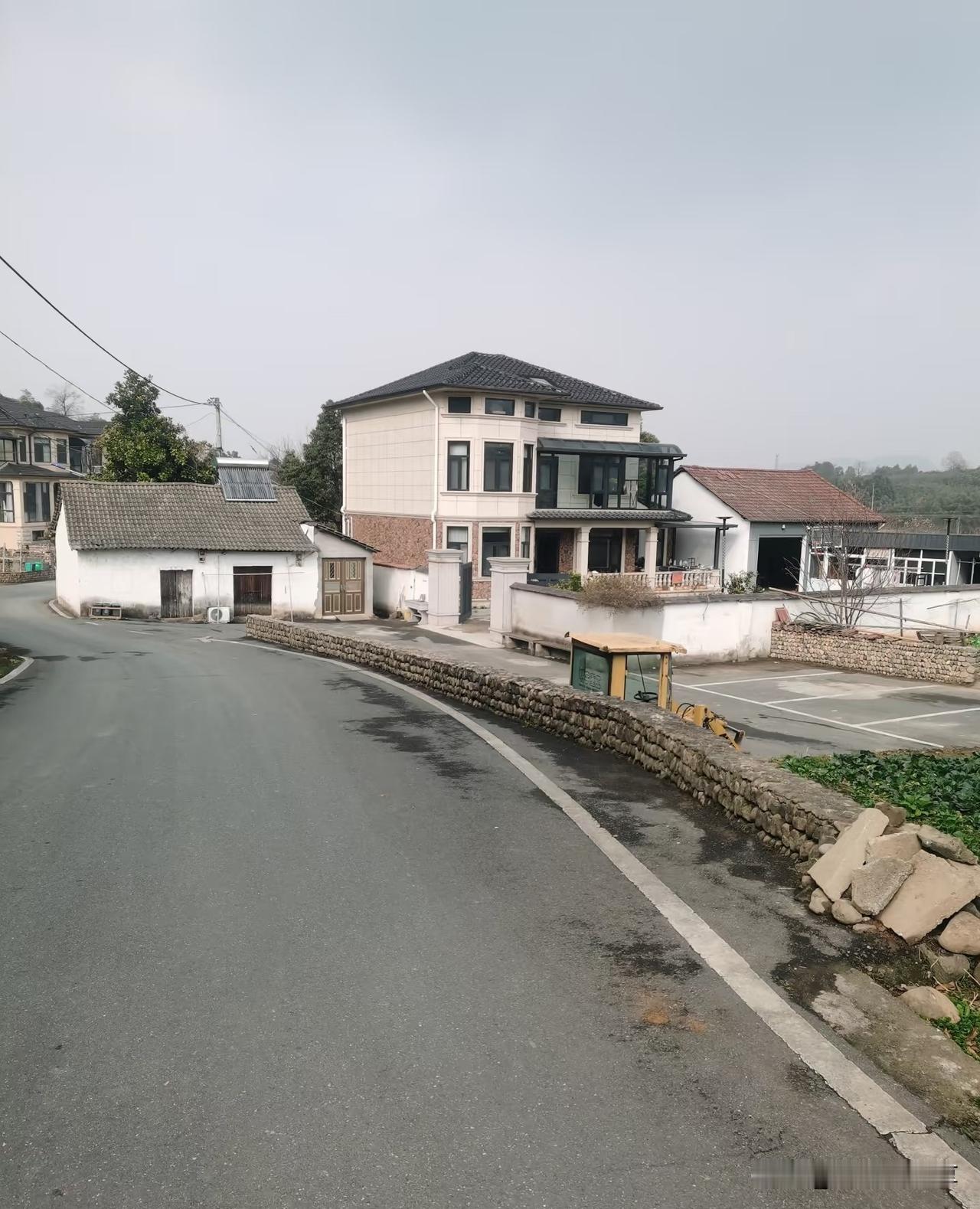 花20万娶的媳妇，半年就跑了我堂弟今年28岁，去年娶的媳妇。彩礼18万，