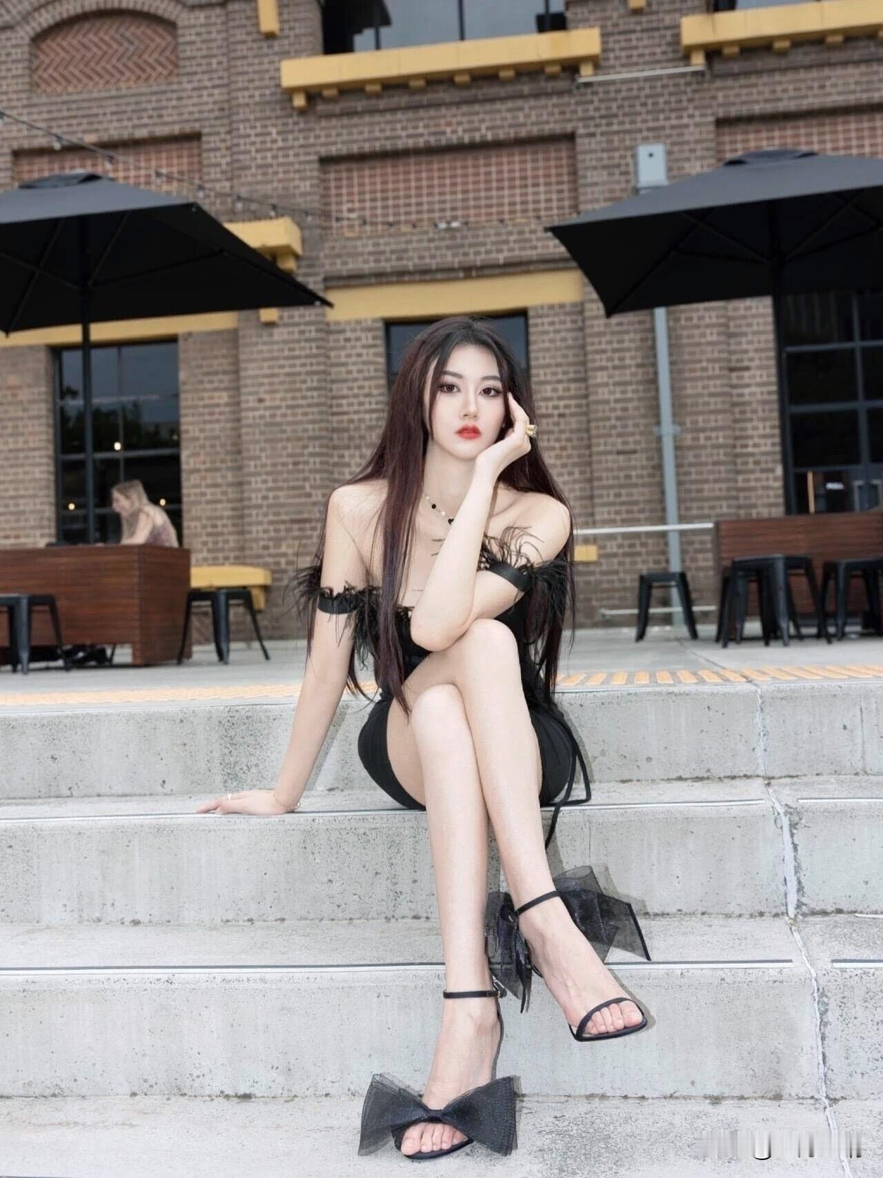 简单的黑色造型，自带高级感