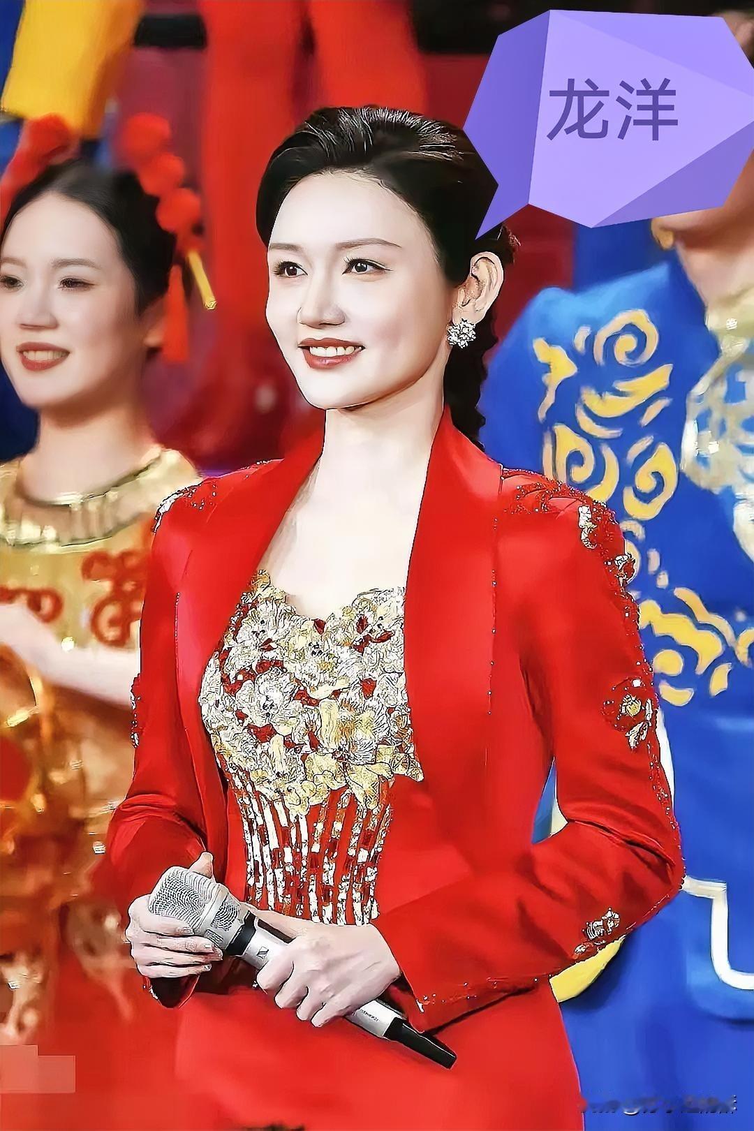 谁能想到，龙洋顶着央视主持人的光环，工资待遇竟然是这个样子的。别看她连