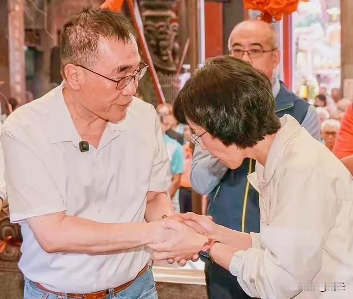 硝烟四起！台湾新北市长选战打得火热，李四川、苏巧慧分头跑选区抢票，一边拼市政政见
