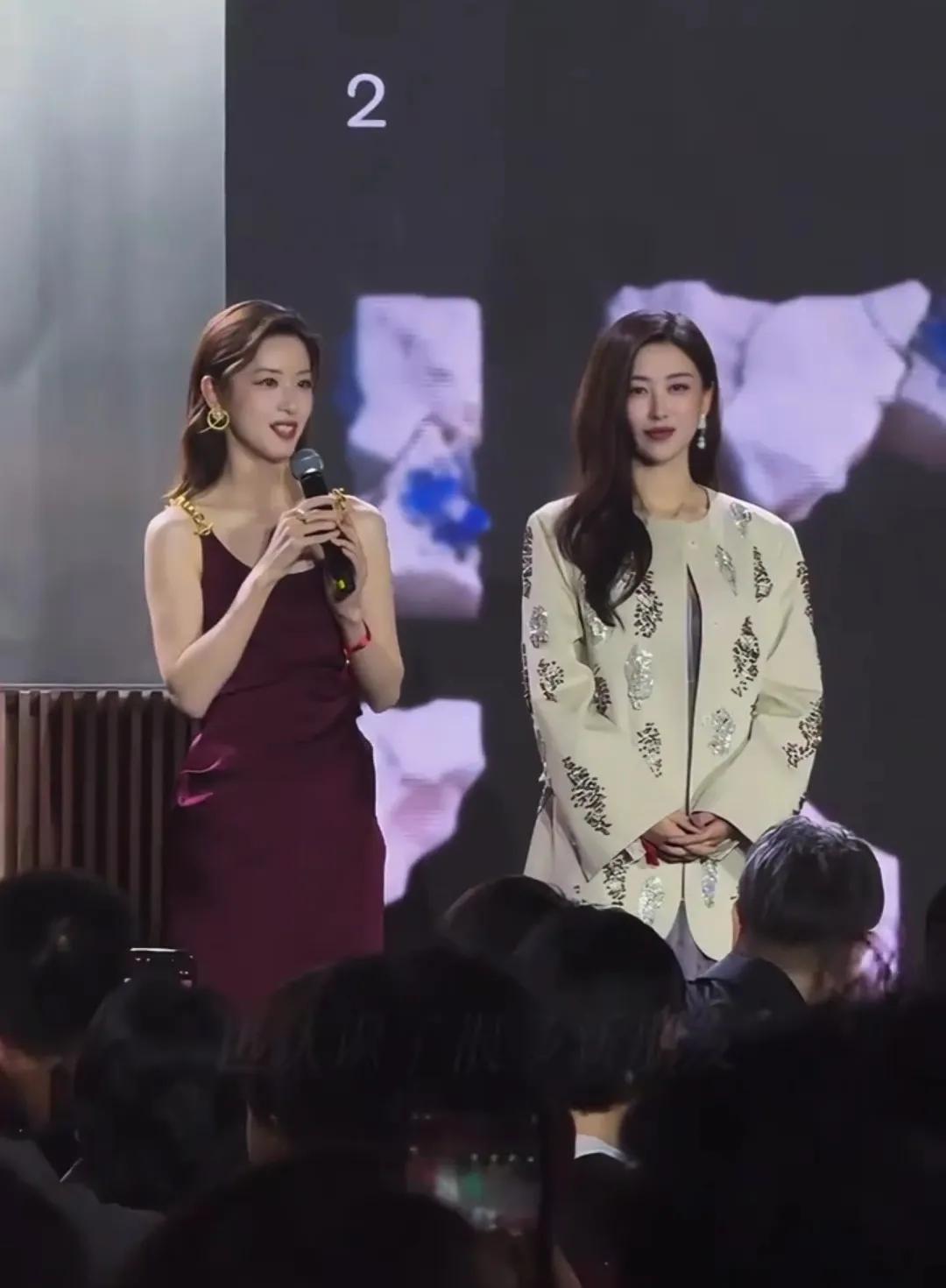 虽然章泽天堪称完美无瑕，但同朱珠相比，还是略逊一筹！有一说一，之前不认识朱珠