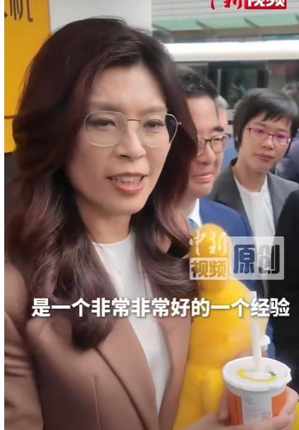 一个台湾政客，两天之内，三次在不同场合提到同一家大陆公司。你觉得她是在打广告