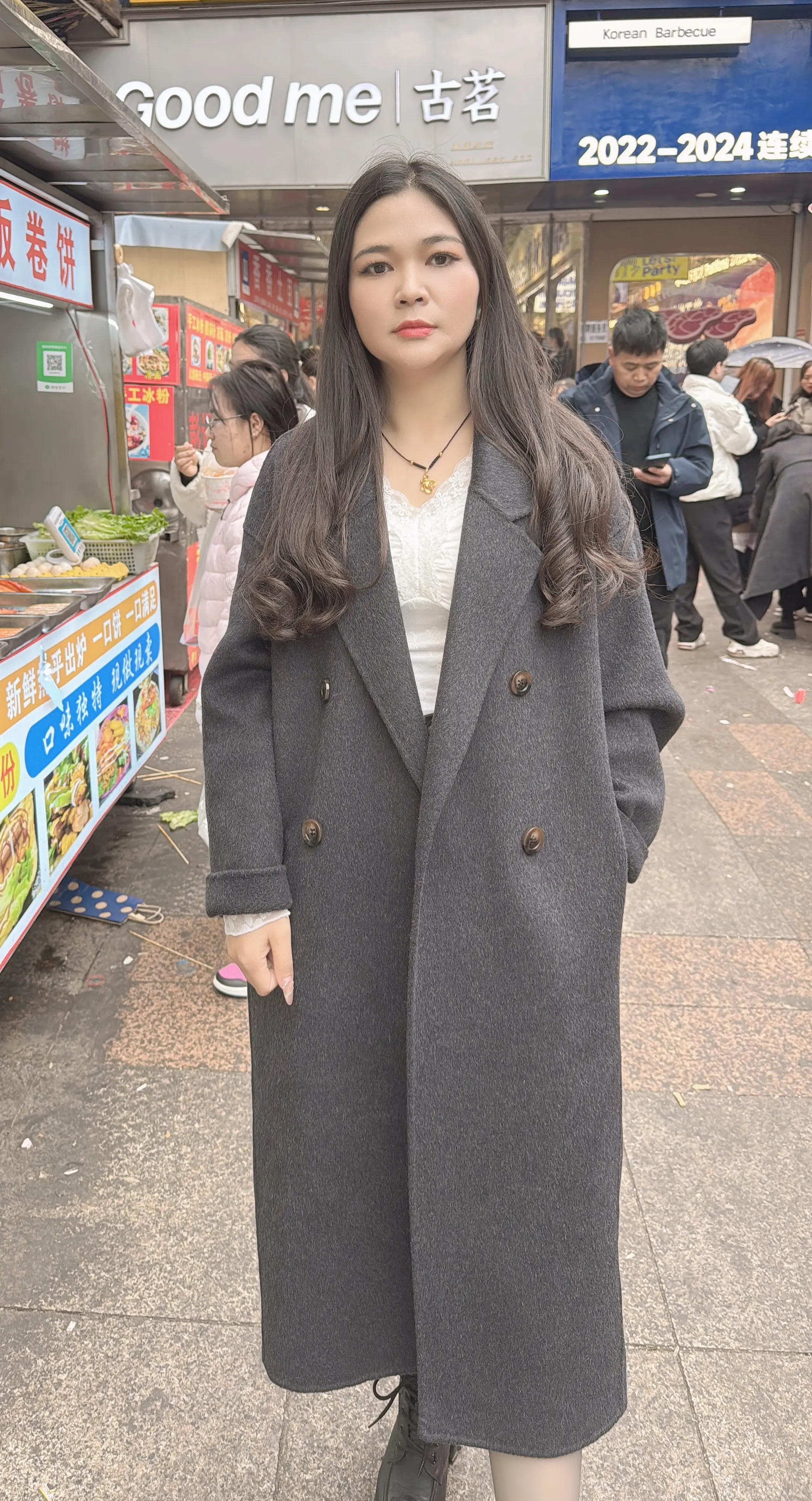 奶茶店门口等你