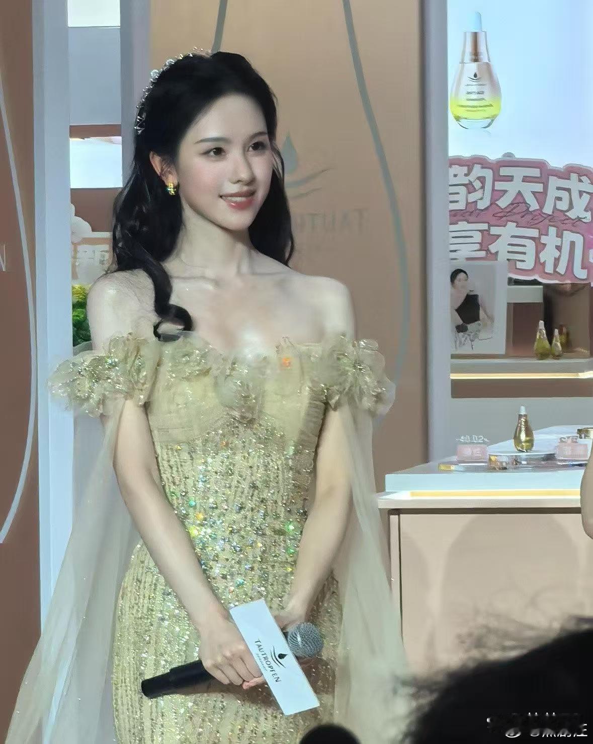 我丢！！！陈都灵现实中好恐怖啊……原相机没修还这么白白嫩嫩