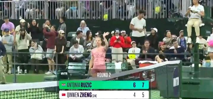 一轮游！输了也好，换帅并没带来预期效果，淘米又可以安心去拍广告了。郑钦文4-6