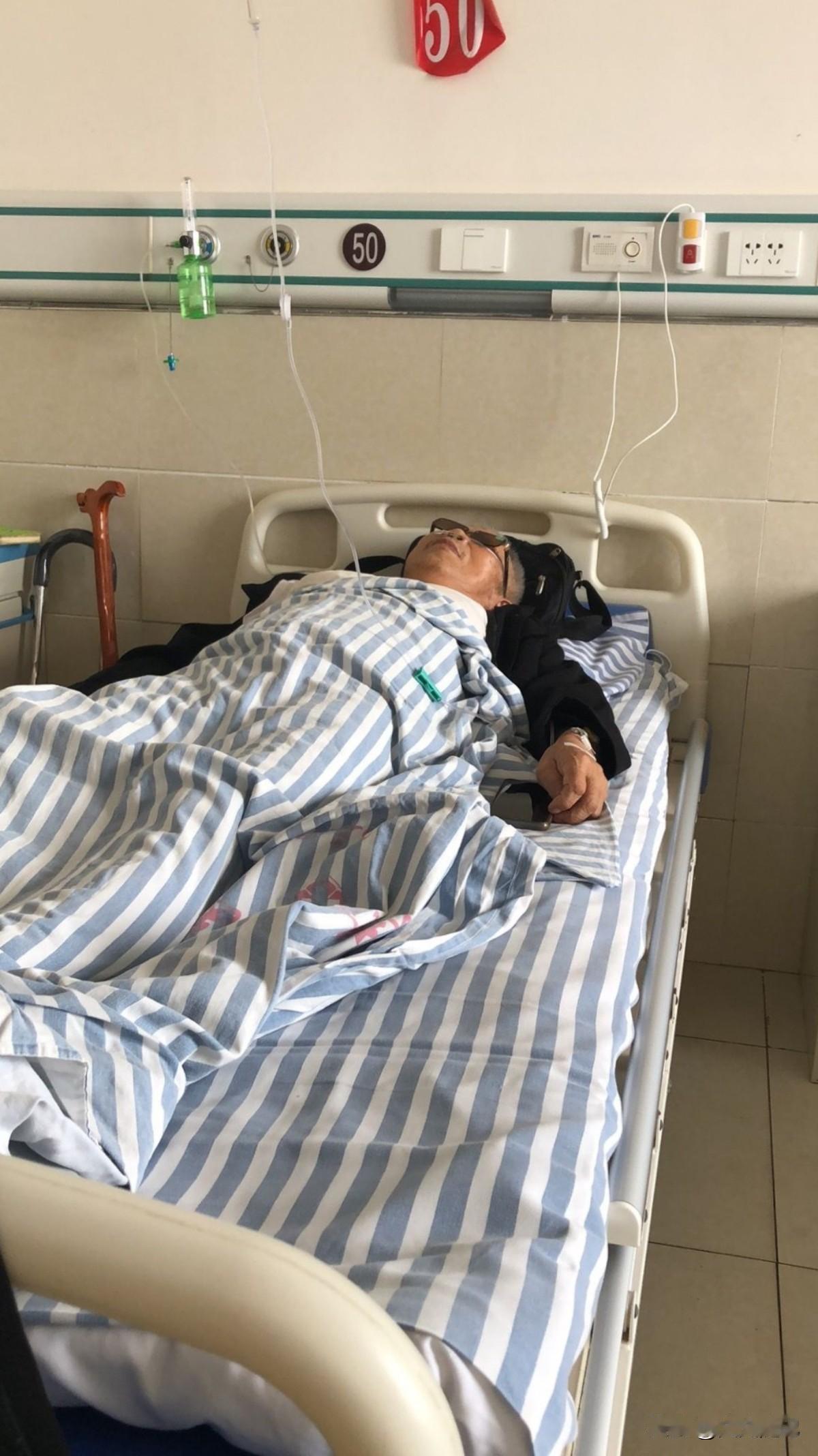 男人中年怎么对老婆，直接决定你晚年睡病房还是睡客厅昨晚去医院看住院的老领导。