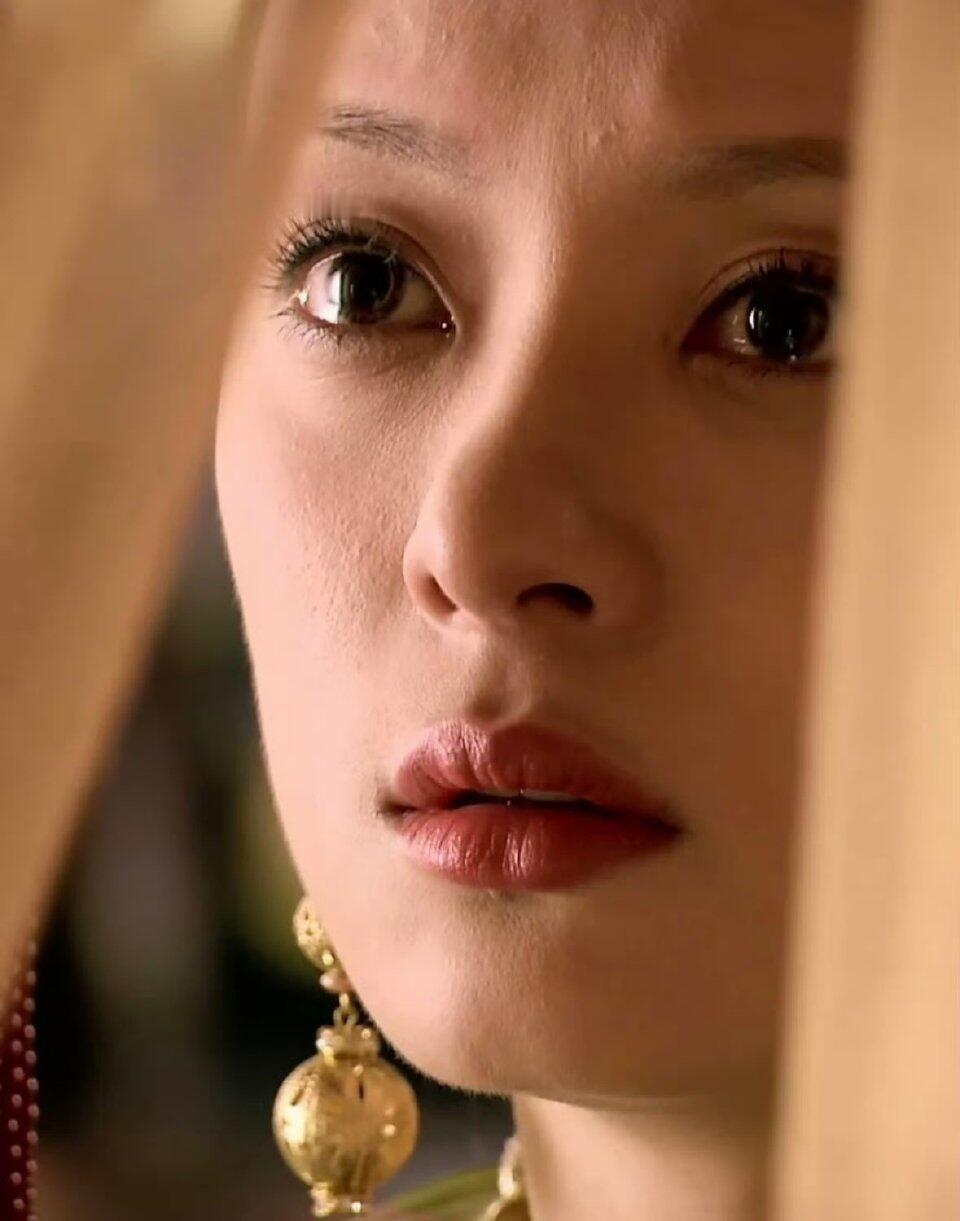 现在才看出来，甄嬛传是没有开磨皮的