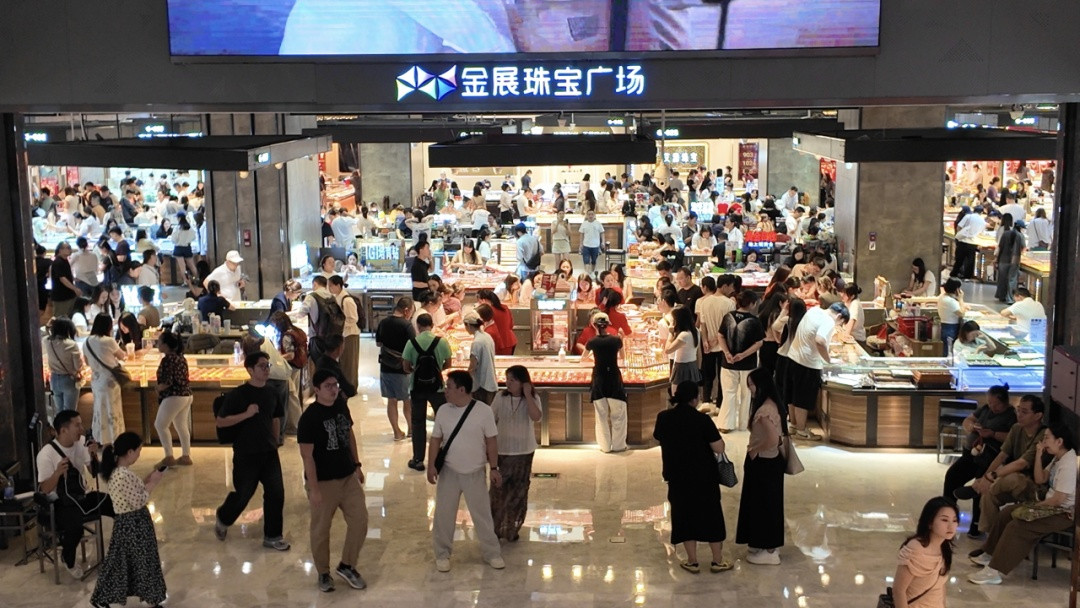 金价跌破860元/克, 有金店一天补三次货都不够, 多个规格金条缺货