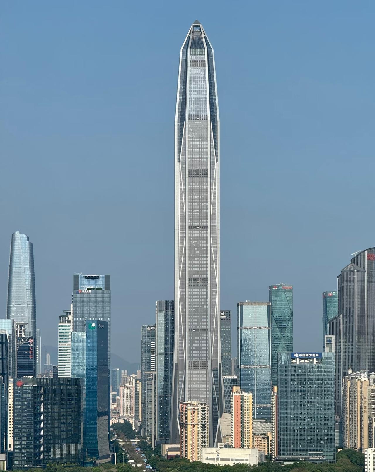 表哥说千万别买三线城市的房子，买就买北上广深的房子，买核心区域，老破小也行