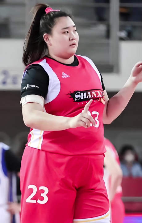 大宝贝霸气，女篮75:70击败日本！解气、中国大学生女篮1/4决赛中，75：