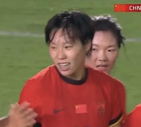 铿锵玫瑰猛攻狂射，中国女足3-0战胜乌兹别克斯坦！亚洲杯小组赛，中