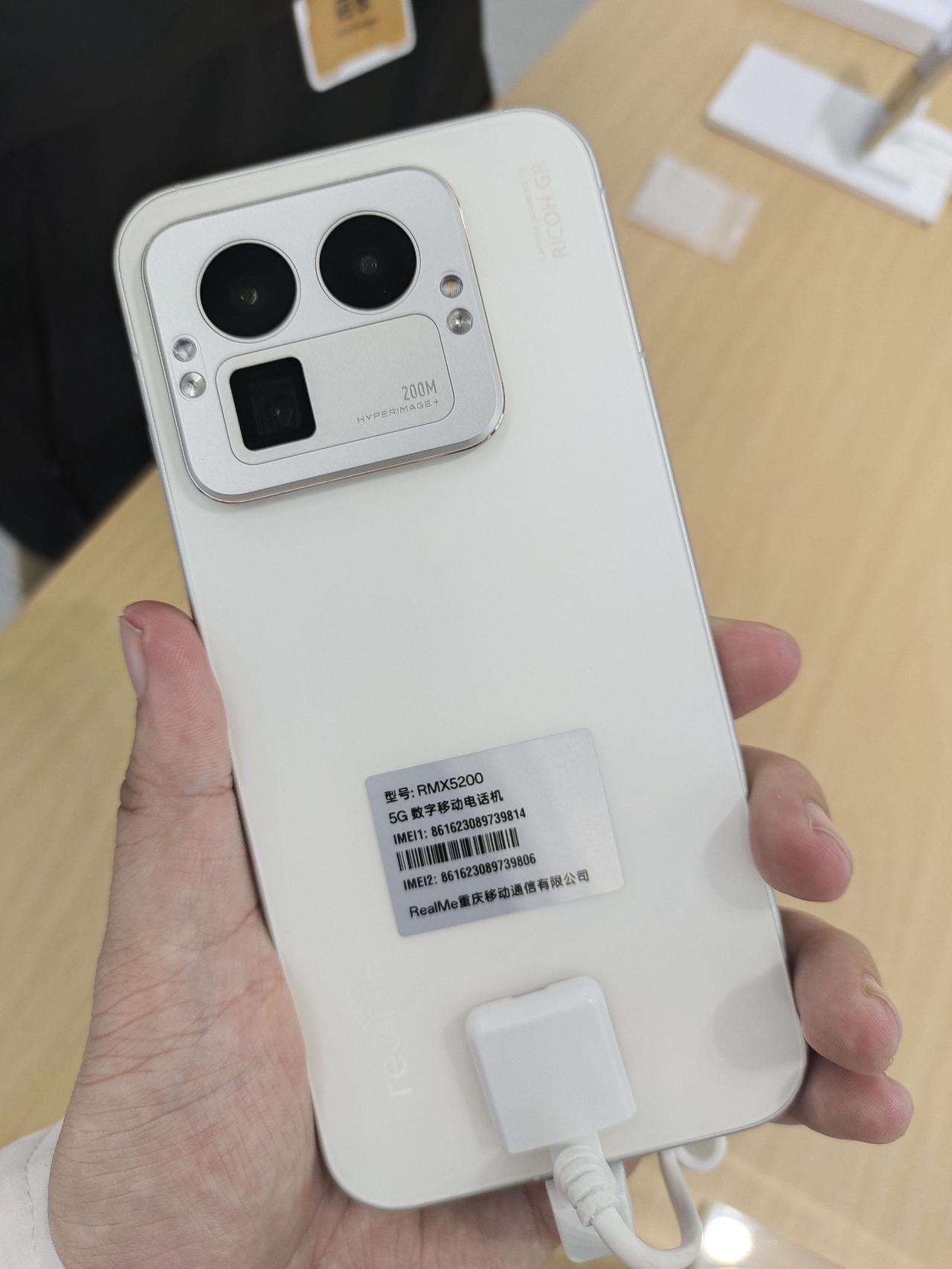 已经到线下摸了GT8系列了，2899很香，pdd充个V3甚至能2000出头。初体