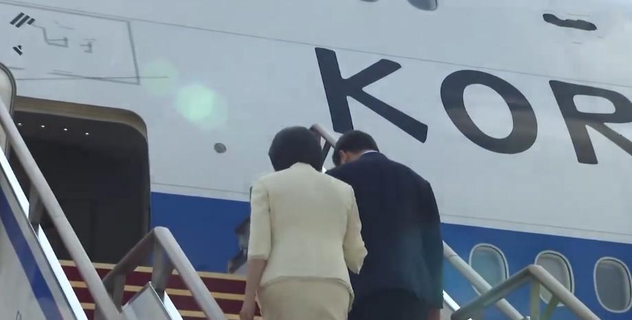韩国第一夫人和老公李在明已经抵达日本，对日本为期大概6天的访问时间可以说这也是