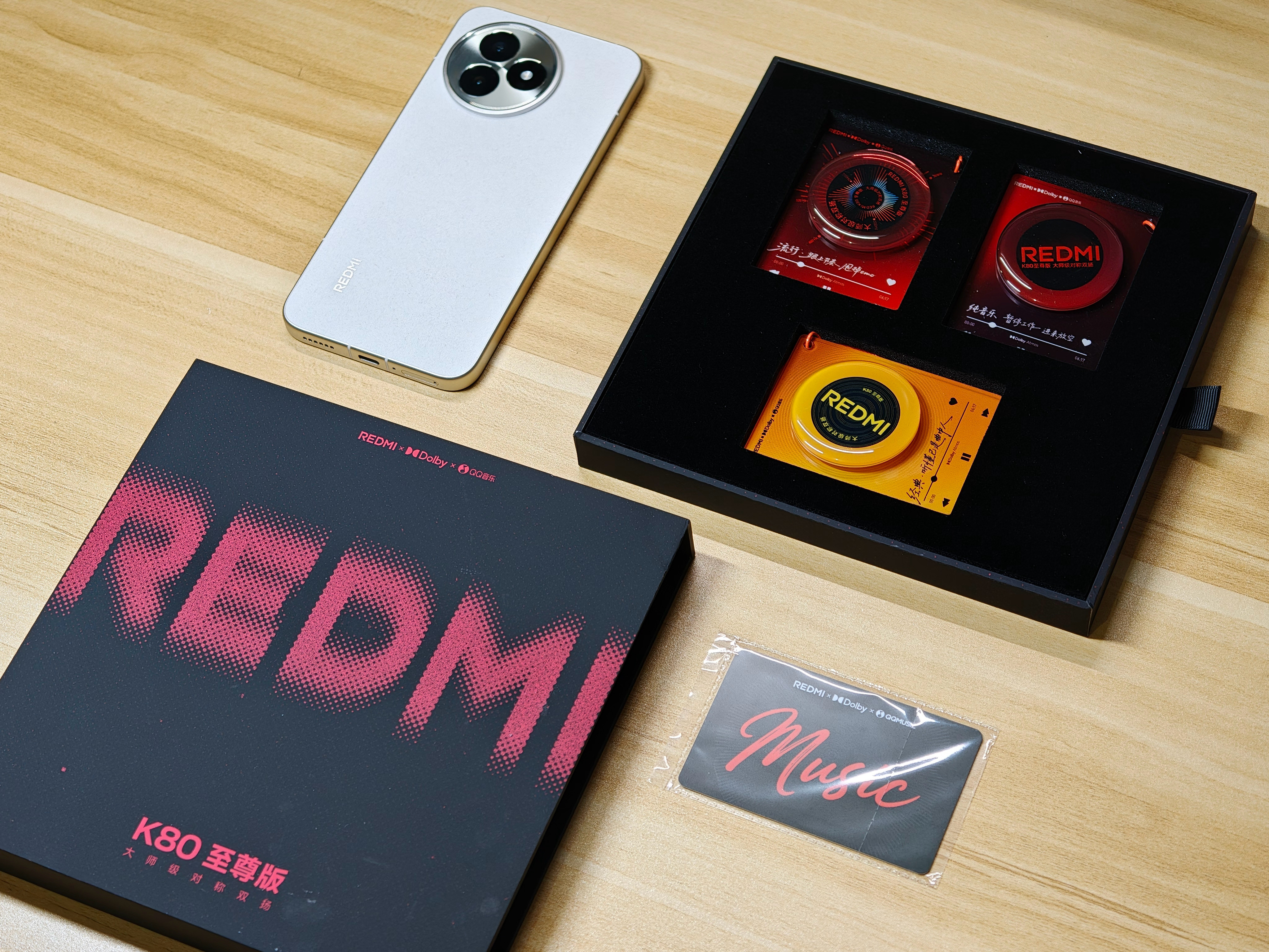 我们收到了REDMIK80至尊版邀请函，这次的邀请函是......「煲机金