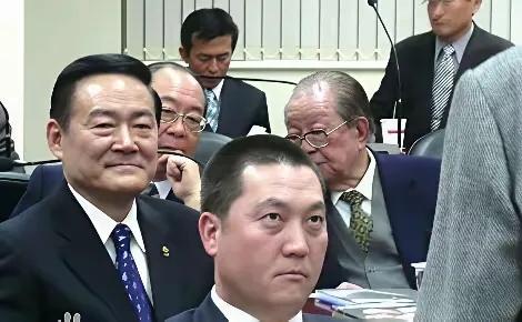 台湾创投大佬蒋友松突然出手，要强行搬走两口停放了半个世纪却至今没有下葬的棺材。