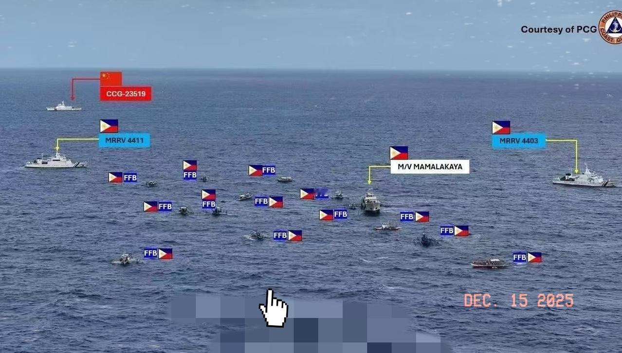 黄岩岛突发冲突，我方数艘海警船和民兵船，遭到20艘菲律宾小船闯线！以少胜多，船大