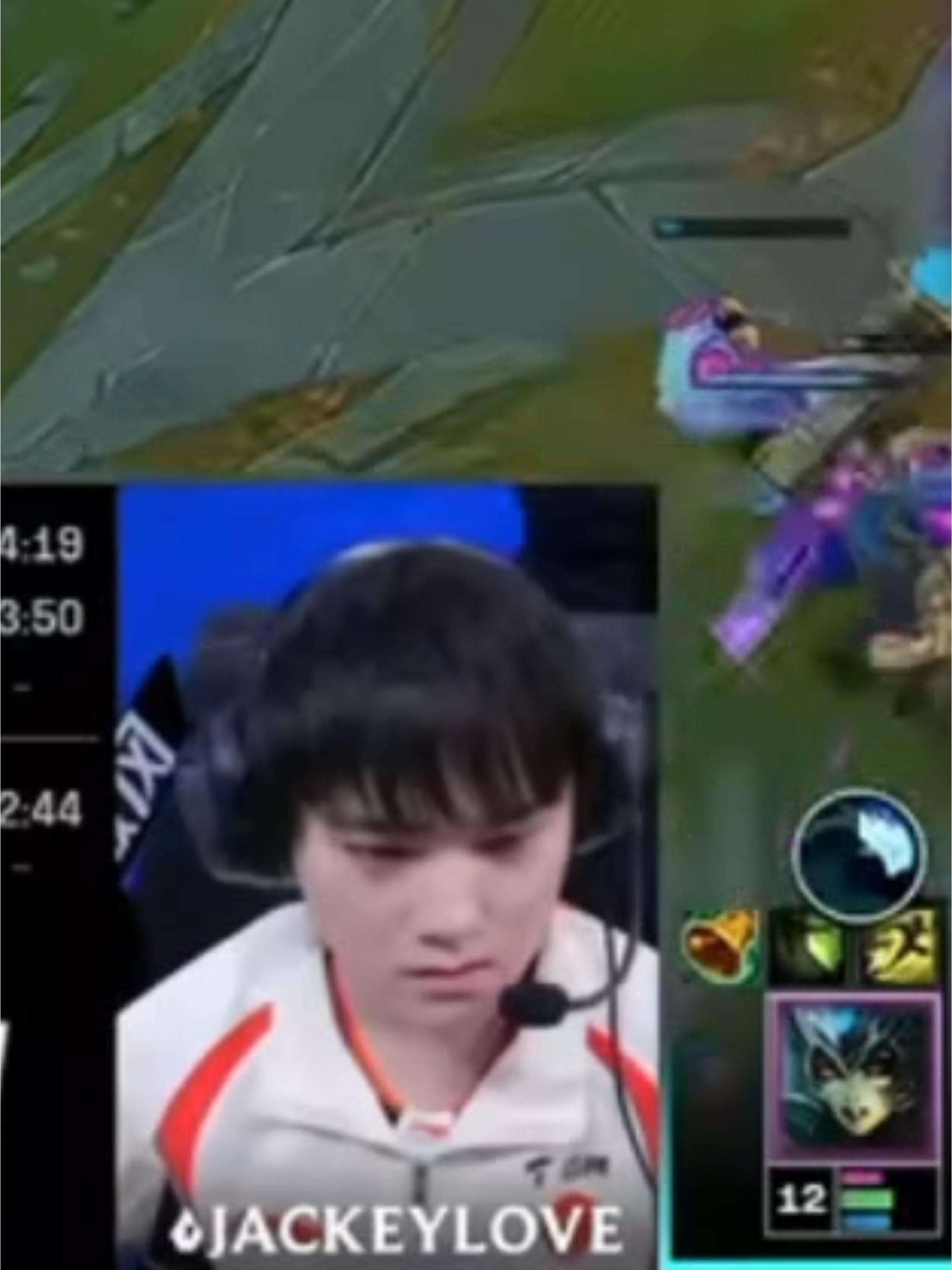 TES最后锁定胜局时，JackeyLove紧绷的表情得以舒展，缓了口气跟队友说了