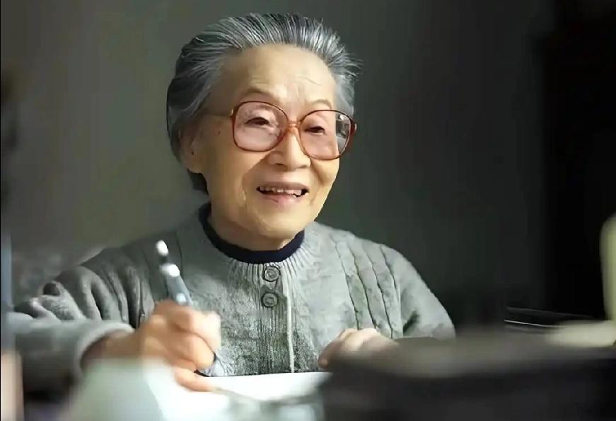 杨绛先生说：“委屈了就想回娘家，对你不好了，就想离婚，慢慢的你会发现，娘