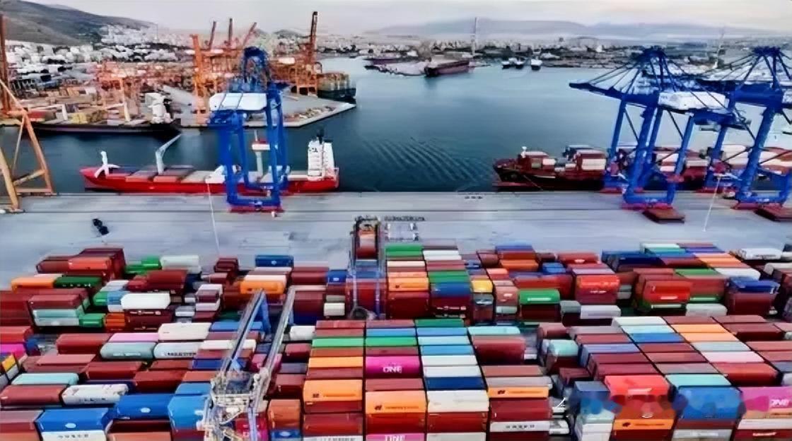 美国驻希腊大使吉尔福伊尔公然要求中国撤出比雷埃夫斯港，场面又尬又好笑。想当年希