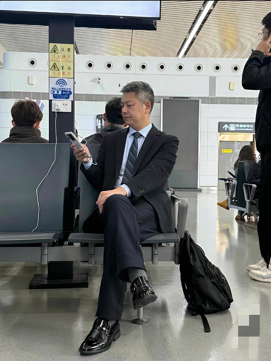 这样的大叔会有很多女人喜欢的呦[吐舌头眯眼睛笑]