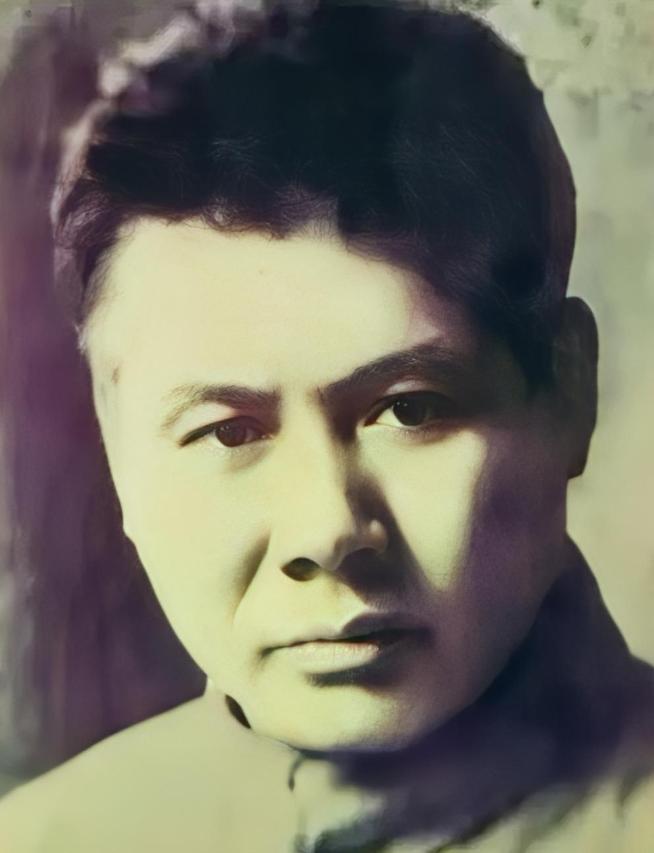 1934年，国民党少将救下近9万红军，1951年却被判处死刑，毛主席紧急下令：此