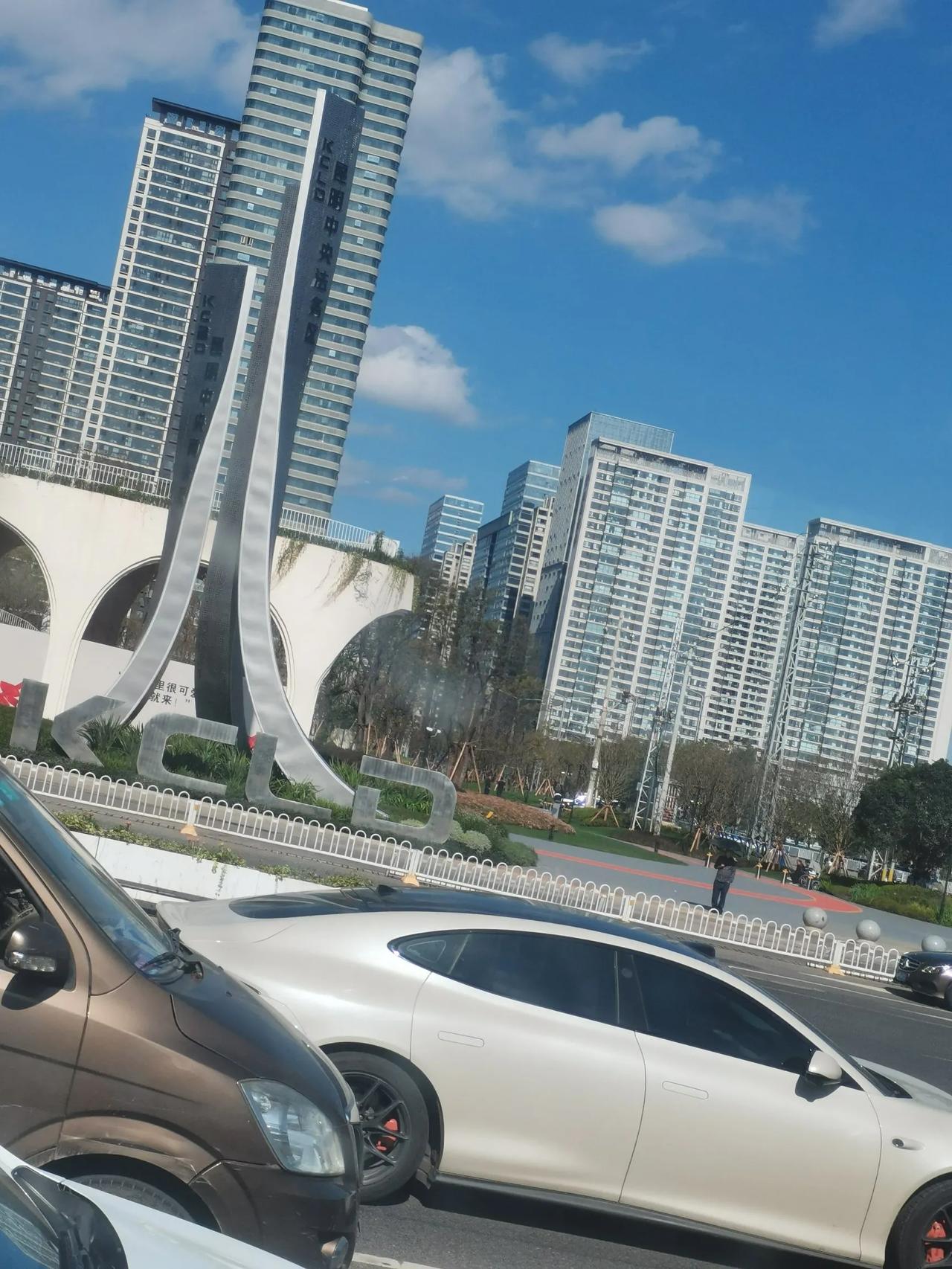 巫家坝应该是要发展好中间跟南边的到时候广福路与巫家坝路发展成昆明的大十字。看